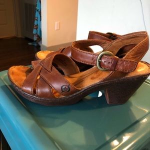 Size 7 Born sandals